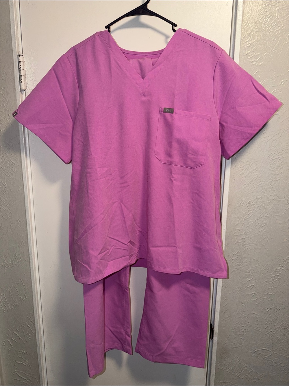 Figs Women’s Scrub Set: Catarina Scrub Top Livingston High-Rise Straight Leg - Picture 1 of 6